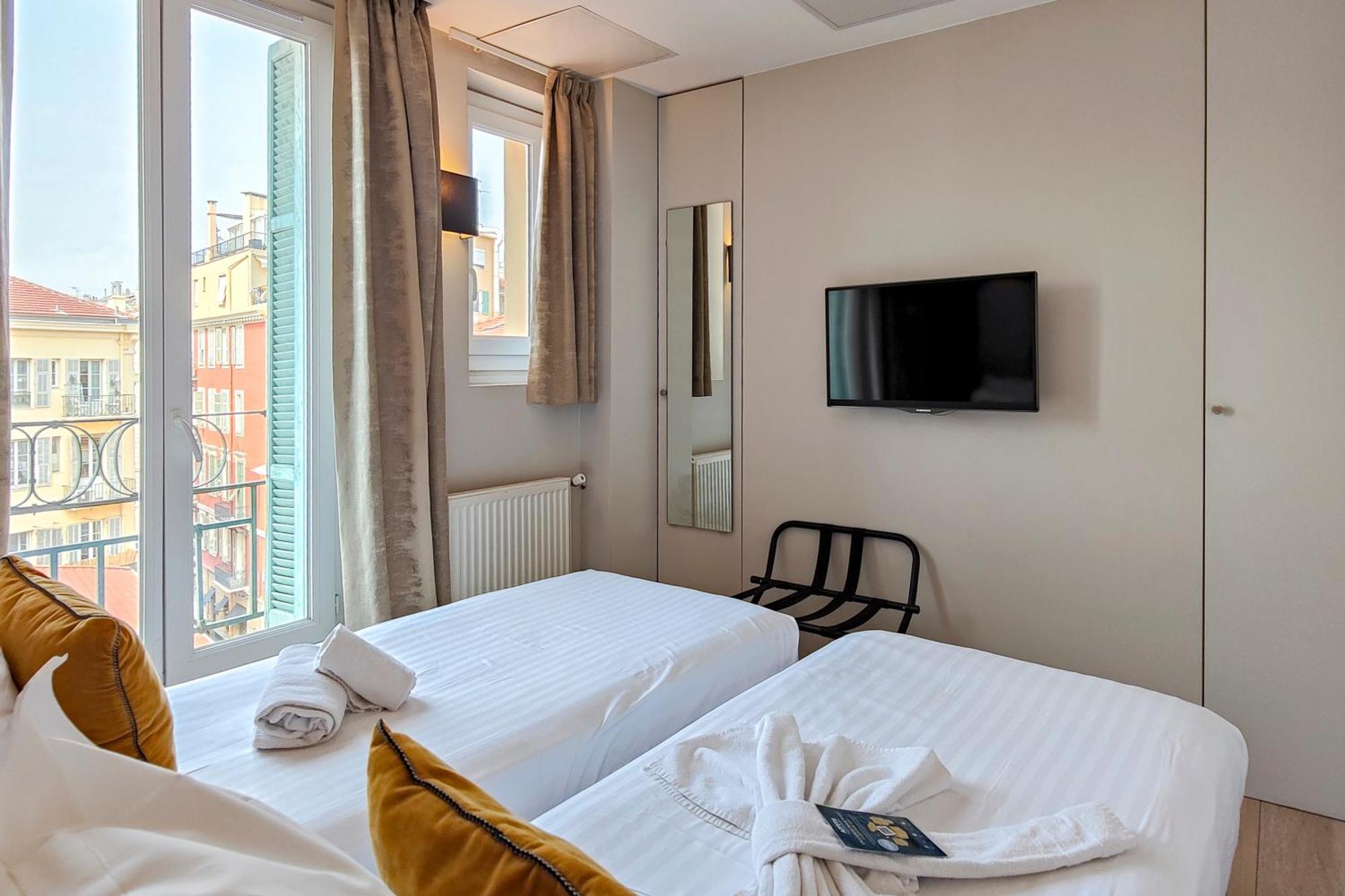 One-Bedroom Apartment,1554862342:JPEG